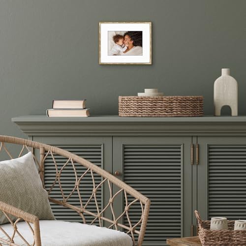Americanflat 8x10 Bamboo Picture Frame - Matted to 5x7 - Metal - Gold - Image 6