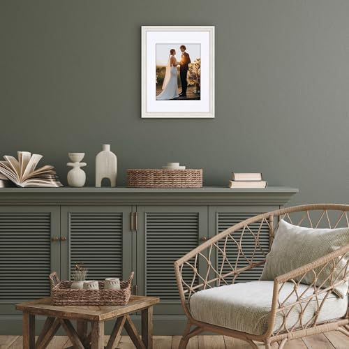 Americanflat 11x14 Vintage Picture Frame - Matted to 8x10 - White & Gold - Image 4