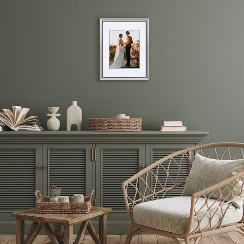Americanflat 11x14 Vintage Picture Frame - Matted to 8x10 - Silver - Image 4