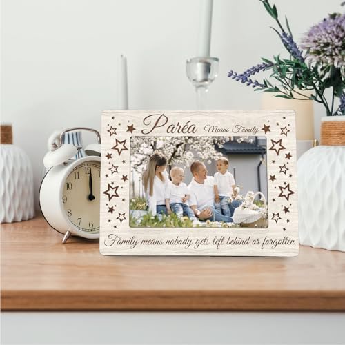 Greek Family Picture Frame - Family Paréa Wooden Signs Photo Frame Gifts 4x6, Homecoming Gift for Desk Decor - Image 3
