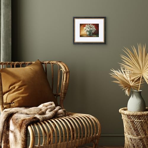 Americanflat 8x10 Vintage Picture Frame - Matted to 5x7 - Black & Gold - Image 6