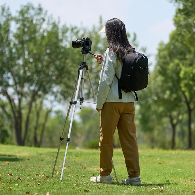 Amazon Basics 60-inch Lightweight DSLR Tripod with Bag, Black - Image 8